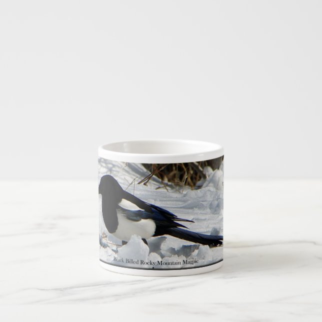 Taza cargada en cuenta negro del café express de (Frente)