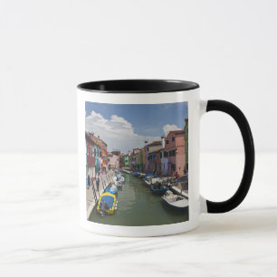 Taza Casas coloridas a lo largo del canal en la isla de