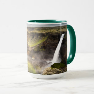 Taza Cascada de Haifoss Verano en Islandia