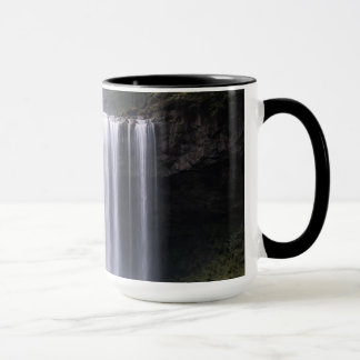 Taza Cascada del Bosque Silencioso: paisaje natural tra