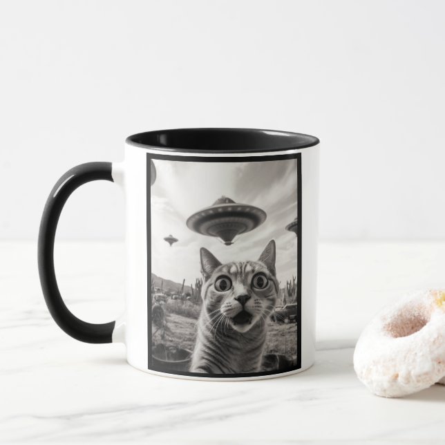 Taza Cat Selfie Alien Invasion  (Con donut)