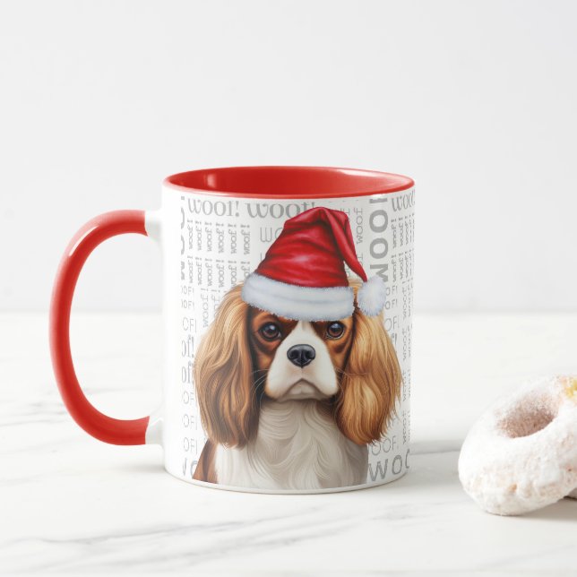 Taza Cavalier King Charles Dog Santa sobre fondo de mad (Con donut)