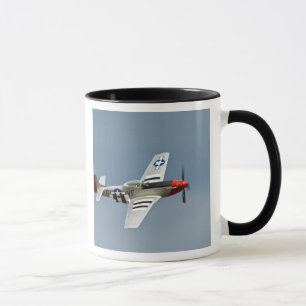 Taza Caza P-51D Mustang con marcas del Día D volando