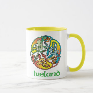 Taza céltica del diseño de Irlanda