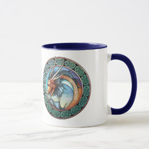 Taza céltica del dragón del arte