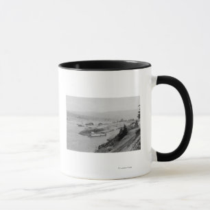 Taza Cerraduras de la cascada en la fotografía del río