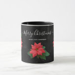 Taza Chalkboard Botanical Merry Christmas Floral<br><div class="desc">Elegante Poinsettia floral moderna con un patrón de Navidades de fondo de pizarra. Puedes personalizar esta hermosa taza con tu propio texto.</div>