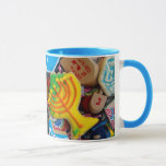 Taza Chanukah Menorahs, Dreidels, Gelt<br><div class="desc">" Expresiones judías, " ofertas una experiencia de compra pues usted no encontrará en cualquier parte. Recepción a nuestra tienda. Diga a sus amigos sobre nosotros y envíeles nuestro vínculo:  http://www.zazzle.com/YehudisL?rf=238549869542096443*</div>