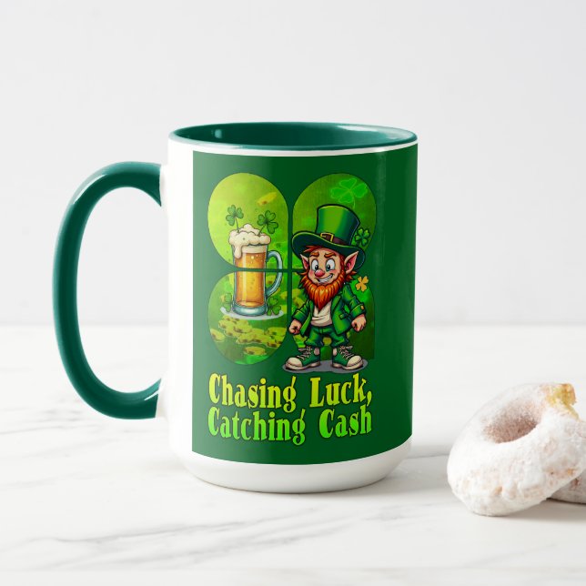 Taza Chasing Luck Catching Cash St Patrick’s - caneca (Con donut)