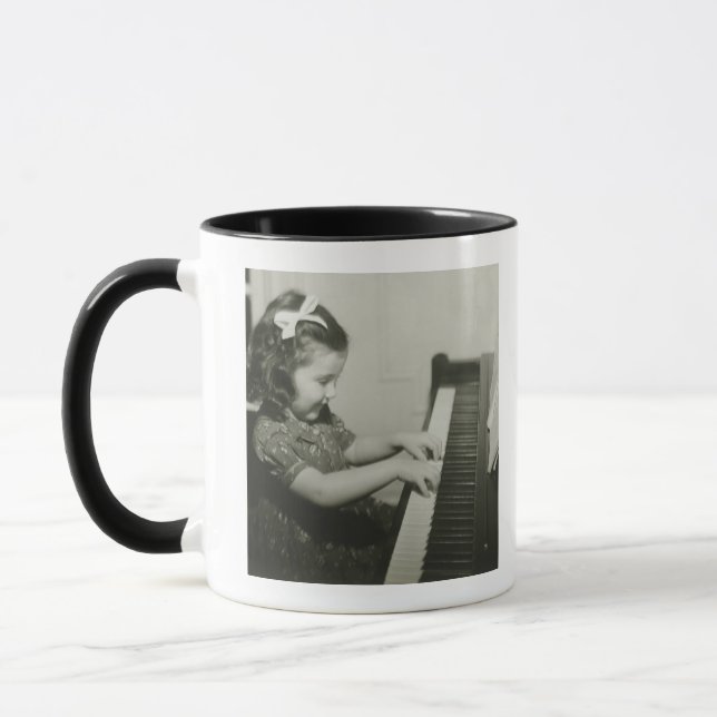 Taza Chica que juega el piano (Izquierda)