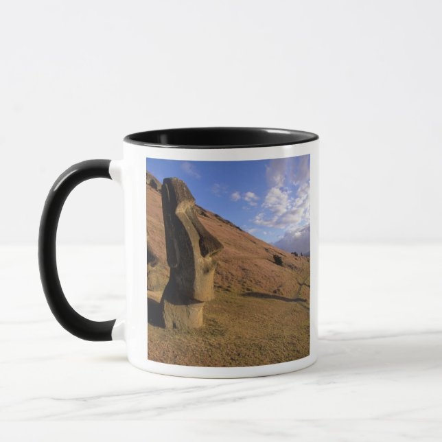 Taza Chile, Isla de Pascua. Ladera con Moai (Izquierda)
