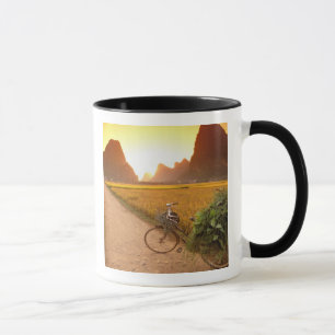 Taza China, Guangxi. Yangzhou, Bicicleta en el campo