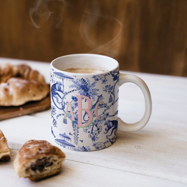 Taza Chinoiserie Jungle Toile | Monograma azul y blanco (Subido por el creador)