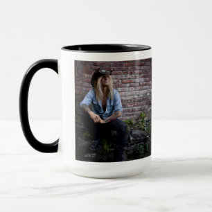 Taza Chris Caffery Sitting por Brick Wall Mug