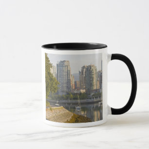 Taza Ciclista a lo largo del Camino del Mar en el centr