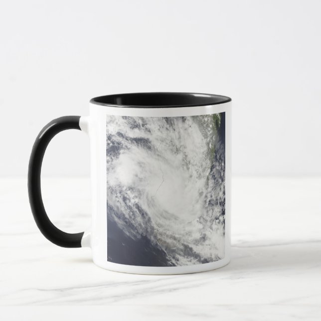 Taza Ciclón tropical Fami sobrepasa Madagascar (Izquierda)