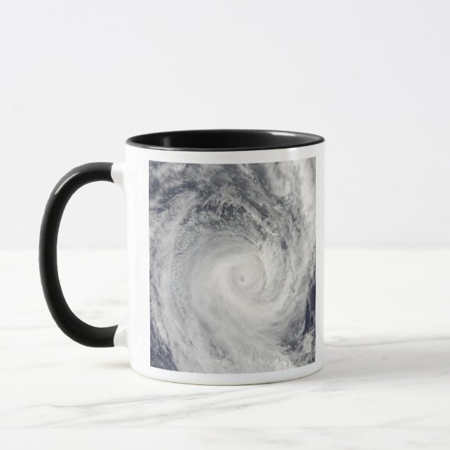 Taza Ciclón tropical Oli frente a las costas de Tahití (Izquierda)