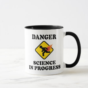 Taza Ciencia en peligro en progreso - Flamando humor de