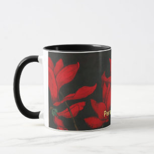 Taza Círculo rojo vivo en un fondo negro oscuro