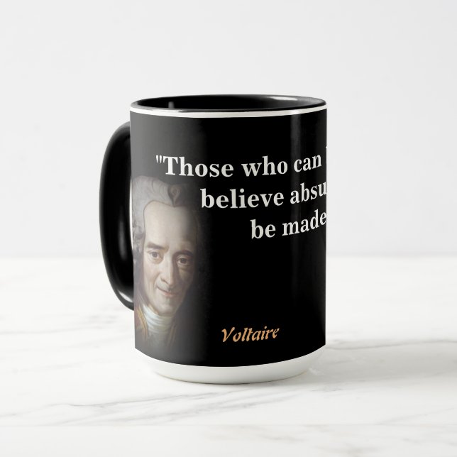 Taza Cita De Voltaire Sobre Absurdos Y Atrocidades (Anverso izquierdo)