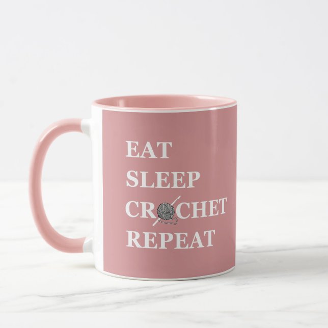 Taza Cita divertida de crochet tejiendo un regalo (Izquierda)