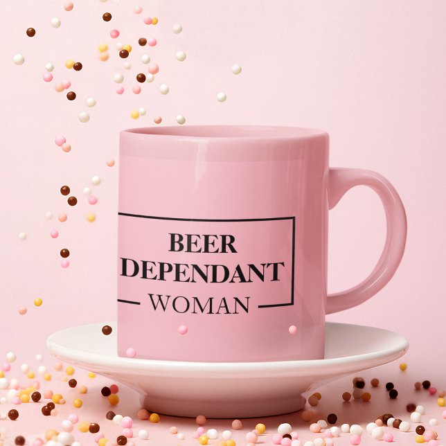 Taza Cita divertida rosa de una mujer dependiente de ce (Subido por el creador)