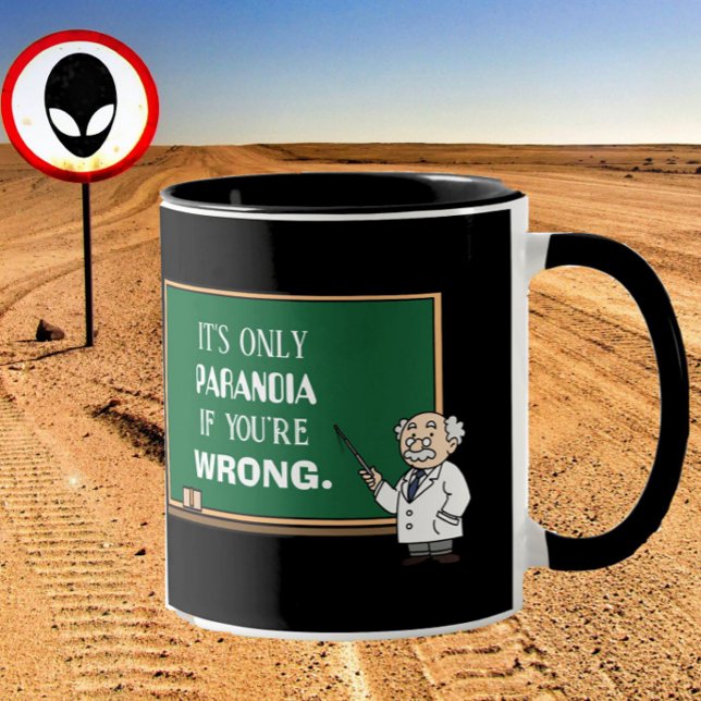 Taza Cita teórica de conspiración sobre paranoia en Nov ("It's only paranoia if you're wrong" reads this funny mug, for the conspiracy theorist in your life!)