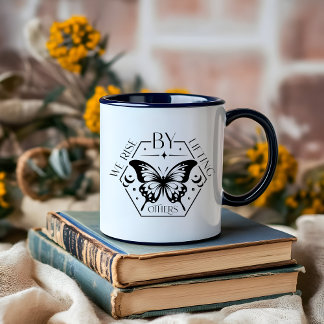 Taza Citas Minimalistas de mariposa en blanco y negro