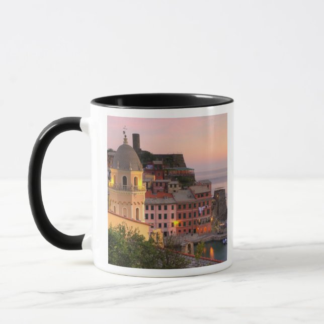 Taza Ciudad de Vernazza en la ladera de la colina por l (Izquierda)