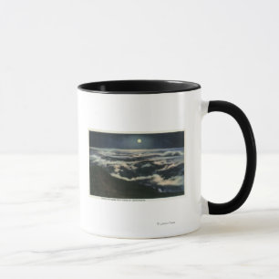 Taza Claro de luna sobre las nubes en el soporte