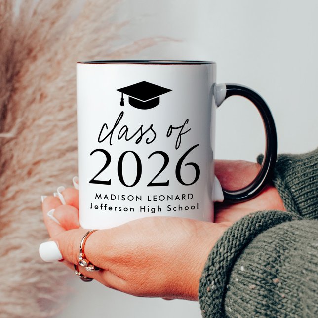 Taza Clase moderna de 2025 Black Script Graduation Cap (Subido por el creador)