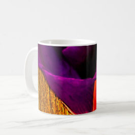Taza clásica con la flor púrpura