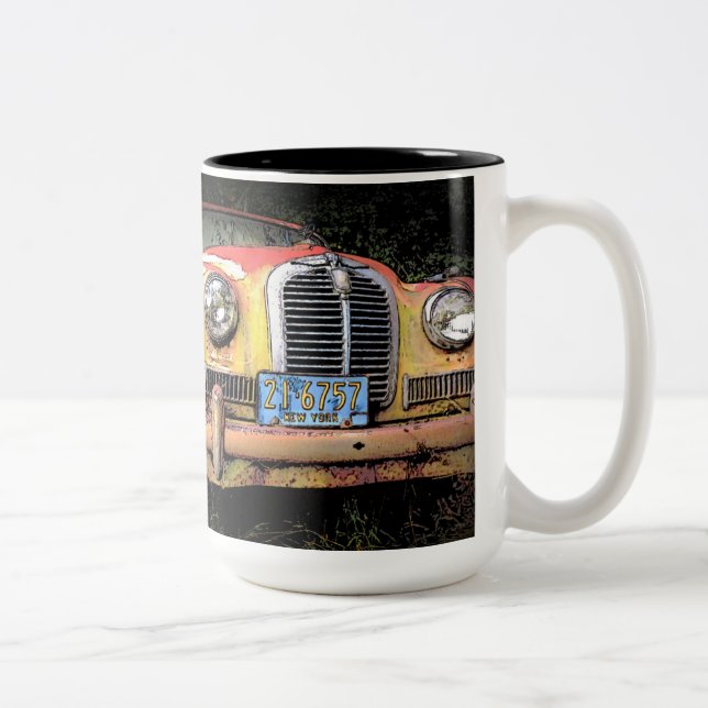 Taza clásica vieja oxidada del coche (Derecha)
