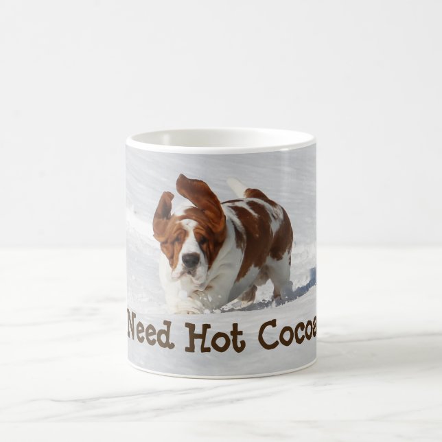 taza clásica w/Basset de 11 onzas en la nieve (Centro)