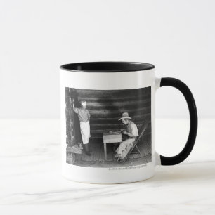 Taza Cocinero que mira a un vaquero jugar a tarjetas