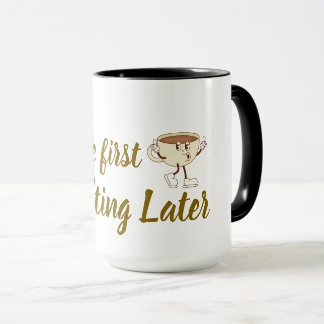 Taza Coffee First Tee – Funny & Tren (Anverso derecho)