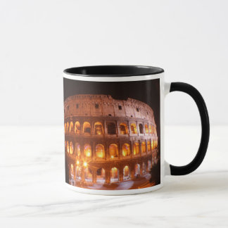 Taza Colesseum en la noche
