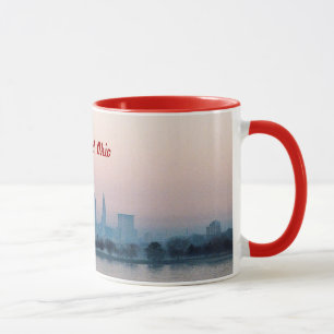 Taza color de rosa de Cleveland OH de la puesta
