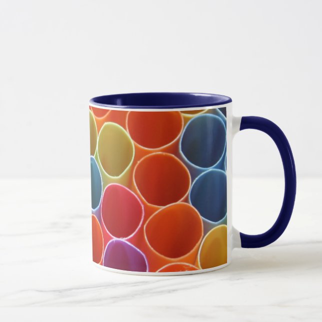 Taza colorida de la paja (Derecha)