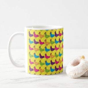 Taza colorida de los pollos
