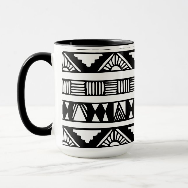 Taza combinada de la impresión tribal negra y (Izquierda)
