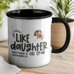 Taza Como padre, hija, foto graciosa<br><div class="desc">Como padre como hija graciosa foto de papá de tipografía en blanco y negro o hija a la par de Navidades,  cumpleaños,  idea gif de Pascua.</div>
