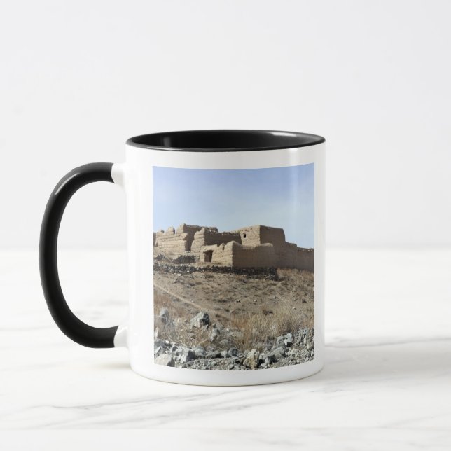 Taza Compuesto fortificado en la aldea de Akbar Kh (Izquierda)