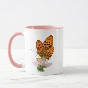 Taza con acento floral de mariposa naranja
