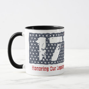 Taza con bandera patriótica 1776 deteriorada