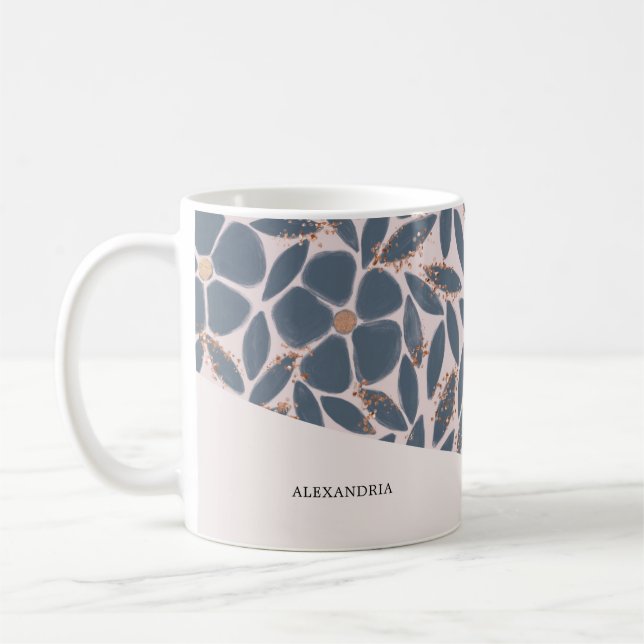 Taza con brillo dorado rosa y flores azules ahumad (Izquierda)