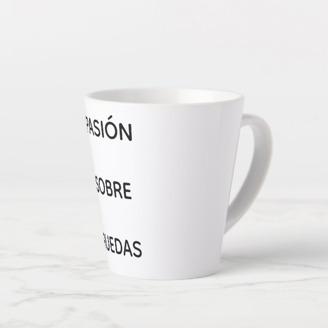Taza con frase del mundo del motor  (Ángulo derecho)