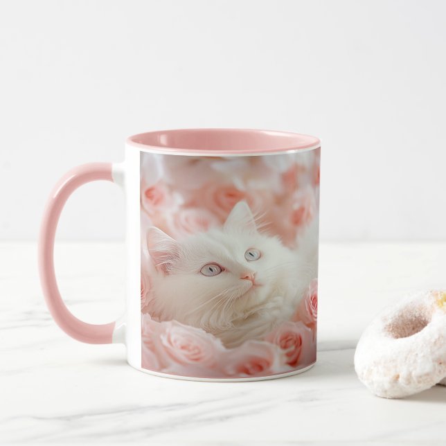Taza con gato blanco lindo en flores de rosa (Con donut)