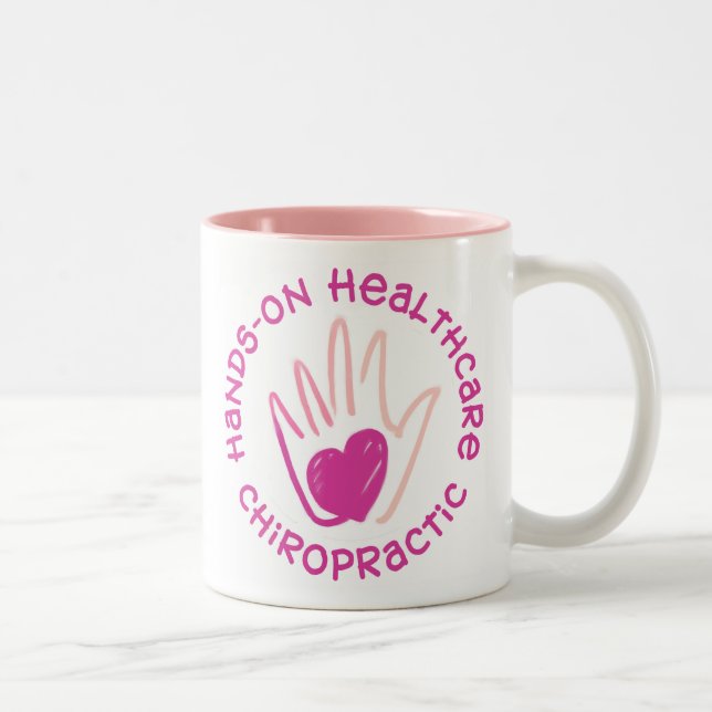Taza con manos de la atención sanitaria (Derecha)
