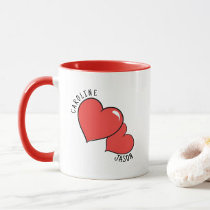 Taza con nombres personalizados de dos corazones